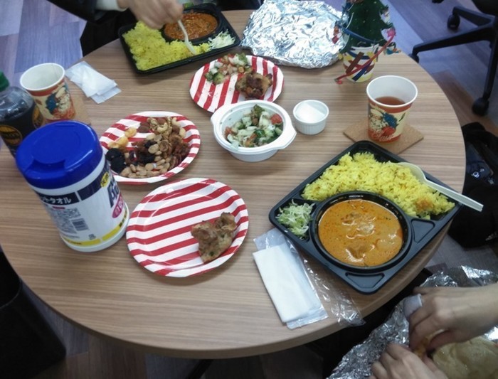 クリスマス会での食事の様子