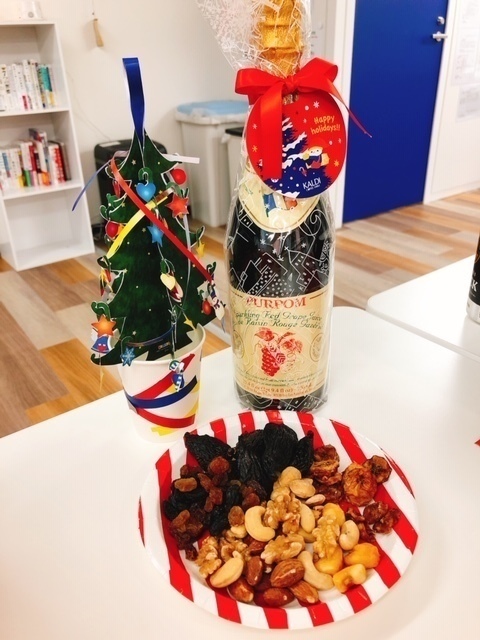 サービス管理責任者　山川からの差し入れのぶどうジュース