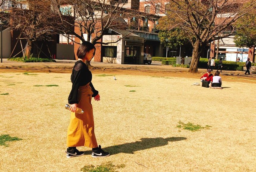 スタッフみんなで歩くマインドフルネスを実践