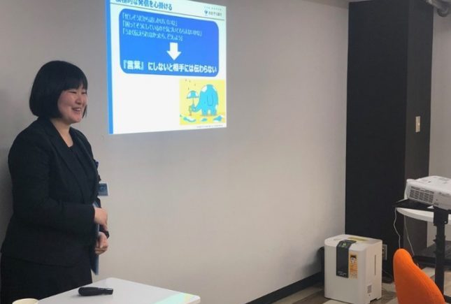 あおぞら銀行人事部の星様によるあおぞら銀行様出張プログラムの様子