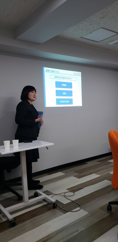 あおぞら銀行人事部の星様によるあおぞら銀行様出張プログラムの様子