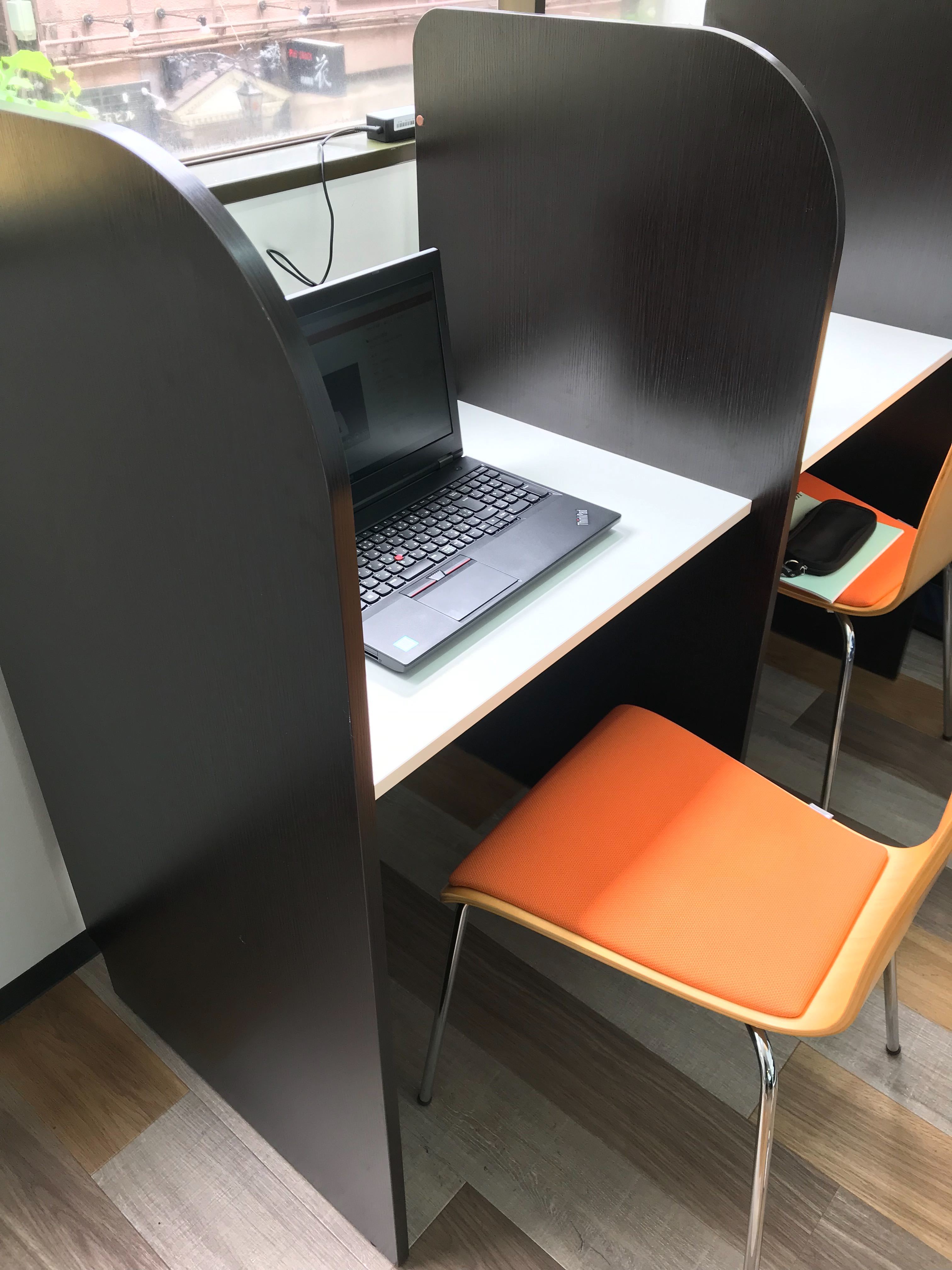 在宅での就業を目標とした「在宅訓練」に使用されるブース