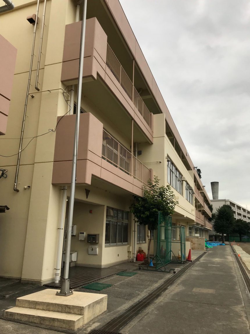 調布市立中学校校舎