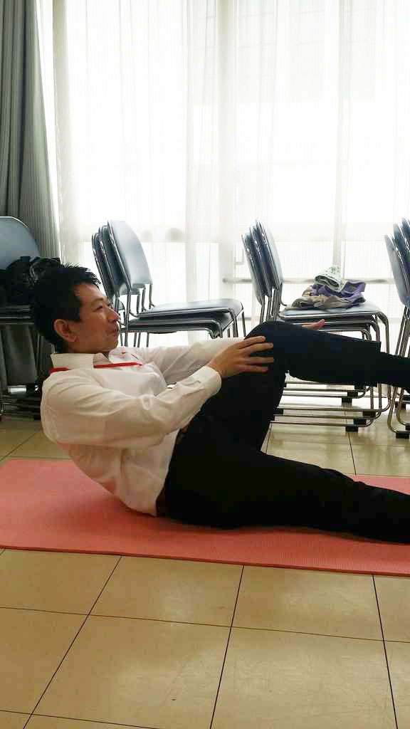 ピラティスプログラムに参加するスタッフ