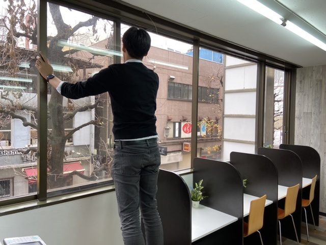 大掃除で窓ふき