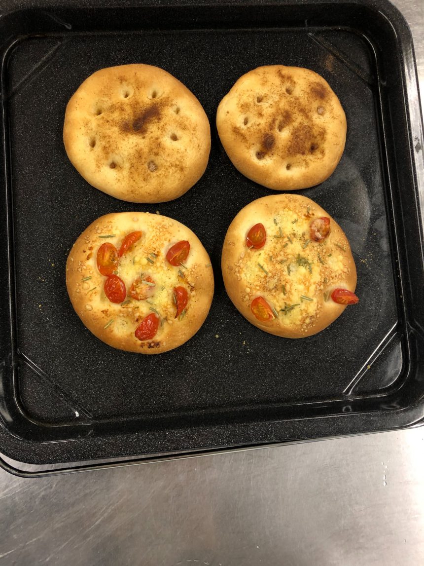 フォカッチャ作りの様子